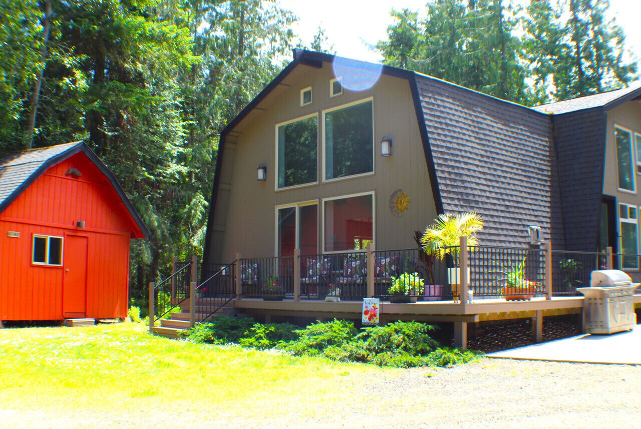 Mystic Grove - Wooded property with on the edge of the Olympic National Forest