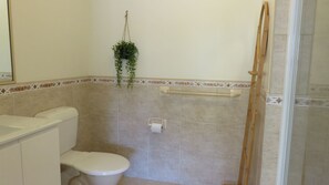 Bathtub - BEACHES UNIT 2 -POOL IN COMPLEX & CLOSE TO BEACH (SOUTH WEST ROCKS)