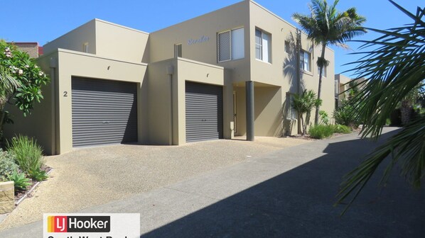 Exterior - BEACHES UNIT 2 -POOL IN COMPLEX & CLOSE TO BEACH (SOUTH WEST ROCKS)