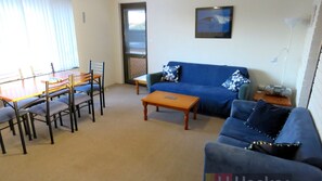 TV, DVD player - WOODY WONDER UNIT 8 - TOP FLOOR GREAT LOCATION (SOUTH WEST ROCKS)