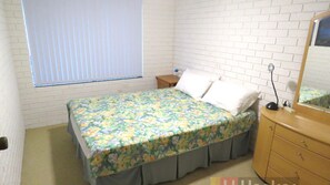 2 bedrooms - WOODY WONDER UNIT 8 - TOP FLOOR GREAT LOCATION (SOUTH WEST ROCKS)