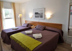 1 slaapkamer, een strijkplank/strijkijzer, wifi, beddengoed