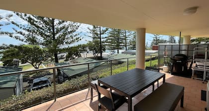 NORTHPOINT UNIT 4 - 100 METRES TO BEACH