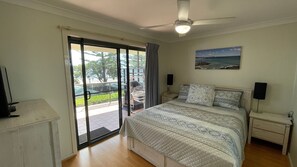 2 bedrooms - NORTHPOINT UNIT 4 - 100 METRES TO BEACH (SOUTH WEST ROCKS)