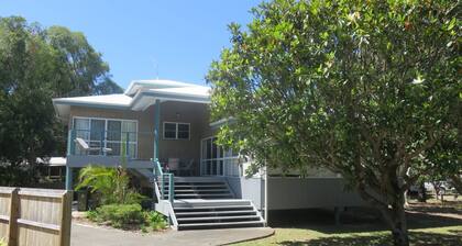 BLUEPOLES BEACH HOUSE ARAKOON-AIRCONDITIONED