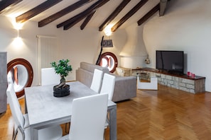 Dining - ATTIC FLOOR VENICE APARTMENT (Venezia)