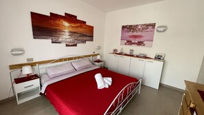 2 Schlafzimmer, Zimmersafe, Schreibtisch, Bügeleisen/Bügelbrett