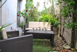 Terrace/patio - Old winery close to the sea and shops on île de ré (Sainte-Marie-De-Ré)