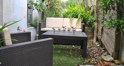 Old winery close to the sea and shops on île de ré