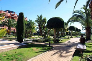 Property grounds - Ideal and front line beach location (Estepona)