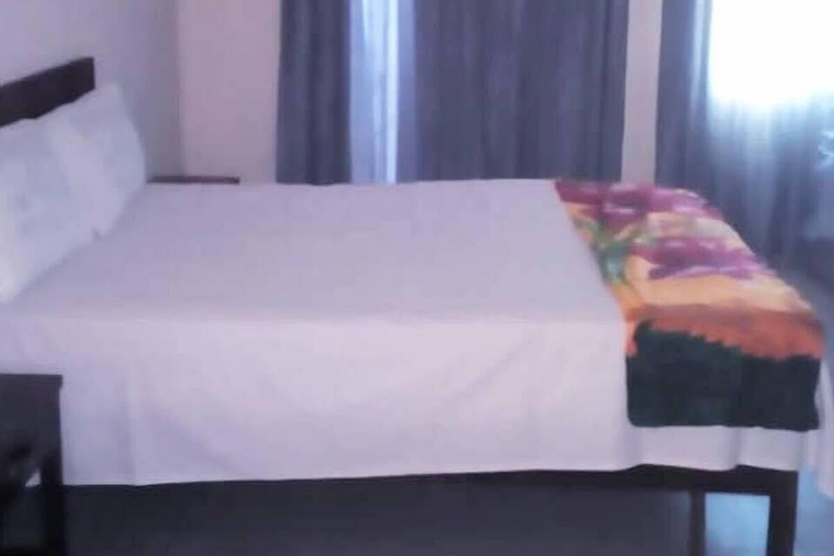 Deluxe Room, 1 Queen Bed, Non Smoking, Garden View | Hypo-allergenic bedding, desk, soundproofing, bed sheets