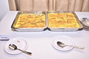 Free self-service breakfast
