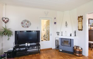 Fernseher, Kamin, DVD-Player