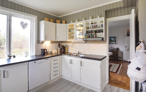 Cozy home in åsensbruk with kitchen