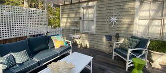 Chic Farmhse Cottage, private beach, WiFi unlimited streaming/zoom, A/C, 600sf