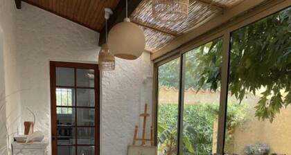 Studio mit schöner Terrasse, 5 Minuten vom Strand entfernt.