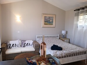 4 bedrooms, in-room safe, WiFi, bed sheets