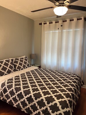 3 bedrooms, desk, iron/ironing board, travel crib