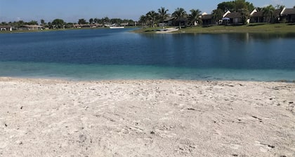 Lakeside Miami #1 *Superior Comfort* close to everything Kendall