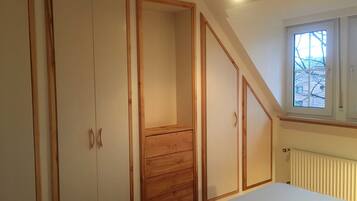 2 bedrooms, travel crib, WiFi, bed sheets