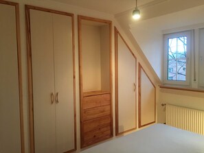 2 Schlafzimmer, Reisekinderbett, WLAN, Bettwäsche