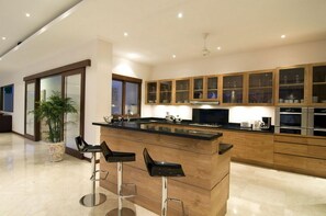 Coffee/tea maker, dining tables - Stunning Rice Field View 5BR Villa, Canggu! 4Min Drive To Berawa Beach! W/Pool! (Canggu)