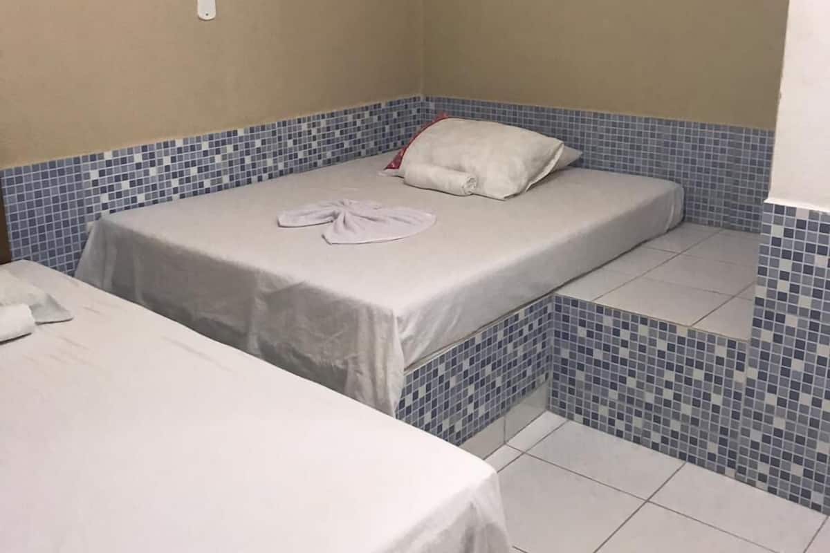 Cortinas blackout, tabla de planchar con plancha y wifi gratis