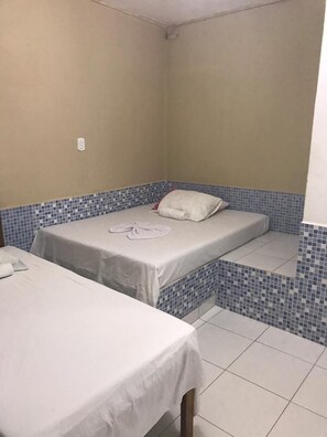 Cortinas blackout, tabla de planchar con plancha y wifi gratis