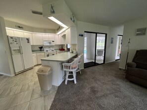 Interior - Gulf Coast Paradise w/ Heated Pool -12 min drive to Ocean Beach-Relaxing 3-2-2. (Rotunda West)