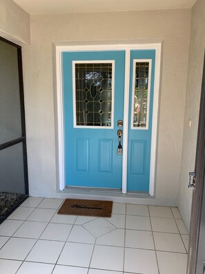 Exterior detail - Gulf Coast Paradise w/ Heated Pool -12 min drive to Ocean Beach-Relaxing 3-2-2. (Rotunda West)