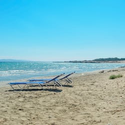 Plage à proximité, planche à voile, surf, pêche sur place