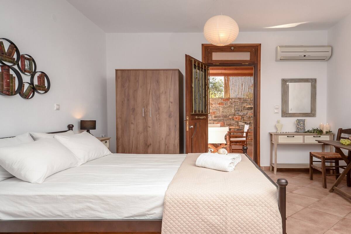 Apartamento luxo, vista para a praia | Quartos à prova de som, ferros/tábuas de passar roupa, Wi-Fi de cortesia