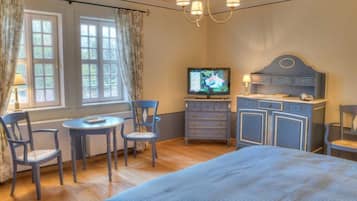 1 bedroom, in-room safe, desk, WiFi