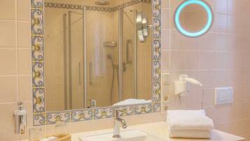 Haartrockner, Bademäntel, Handtücher