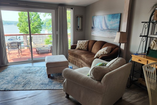 Smart-tv, eldstad och dvd-spelare