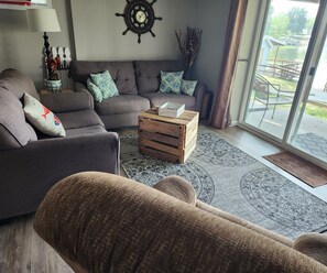 Smart TV, fireplace, DVD player