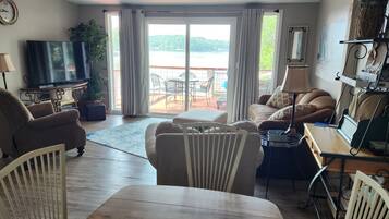 Smart TV, fireplace, DVD player