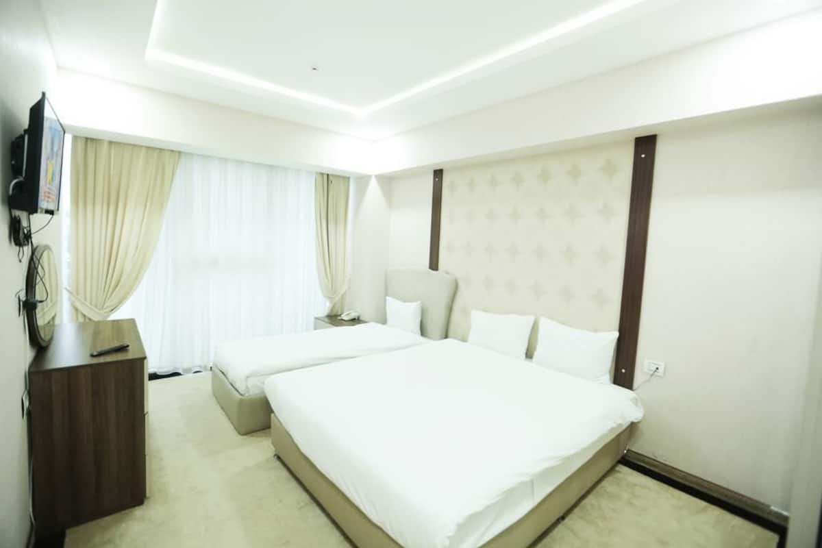 Comfort Twin Room, Multiple Beds, City View | Desk, soundproofing, iron/ironing board, free WiFi