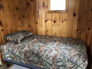 2 bedrooms, bed sheets, wheelchair access - Where eagles soar, the sun sets low and the deer are friendly. (Saint Germain)