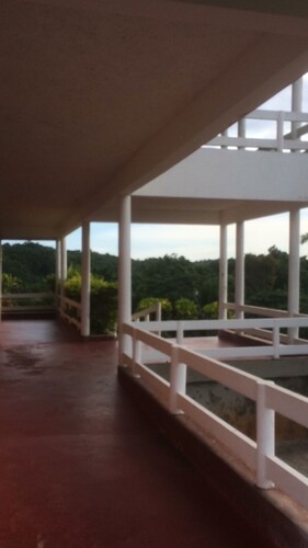 Breathtaking view. Extremely quiet. Perfectly clean.