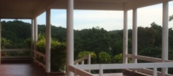 Breathtaking view. Extremely quiet. Perfectly clean.