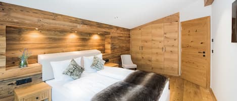 2 bedrooms, in-room safe, WiFi, bed sheets