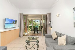TV, offices - Official Lakes Resort One Bedroom Apartments (Cairns North)