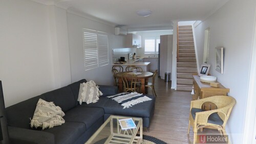 CHELSEA COURT UNIT 1 - CLOSE TO GOLF COURSE