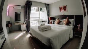 Double Room | Living room | Flat-screen TV - Step One at Bangkok (Bangkok)