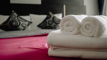 Double Room | Desk, blackout drapes, soundproofing, free WiFi