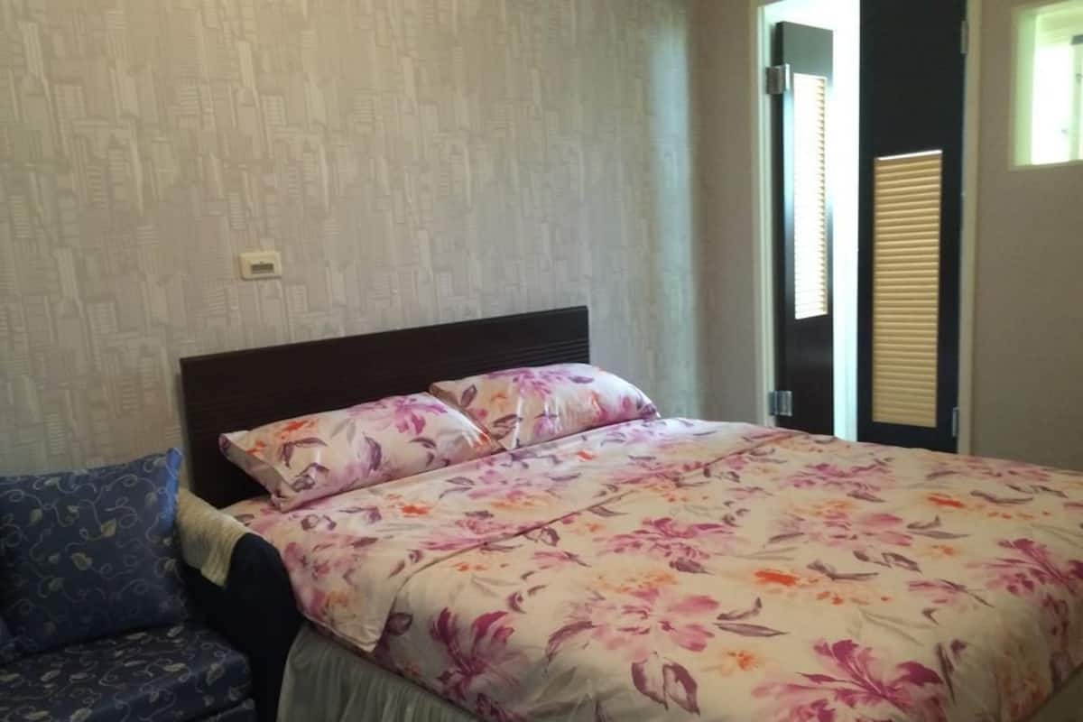 Desk, blackout curtains, free WiFi, bed sheets