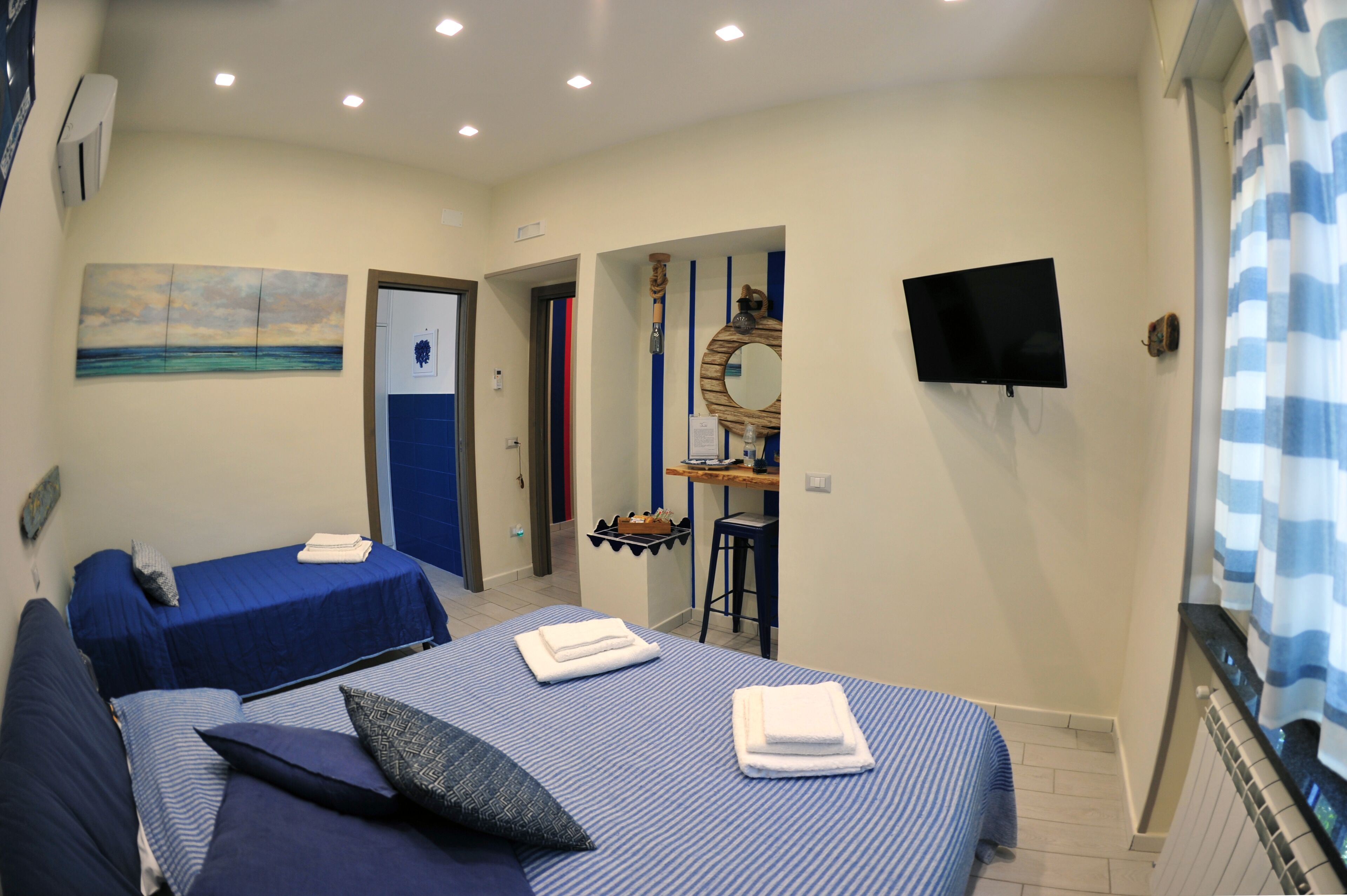 Triple Room (Acqua) | Down comforters, individually decorated, individually furnished, desk