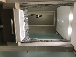 Bathroom - Second tallest building in Sandton (Sandton)