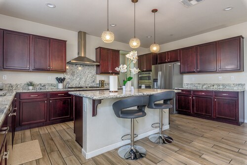 Your dream house with a Hot tub!